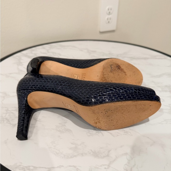Stuart Weitzman Navy Peep Toe Heels – Size 8W - Picture 9 of 11
